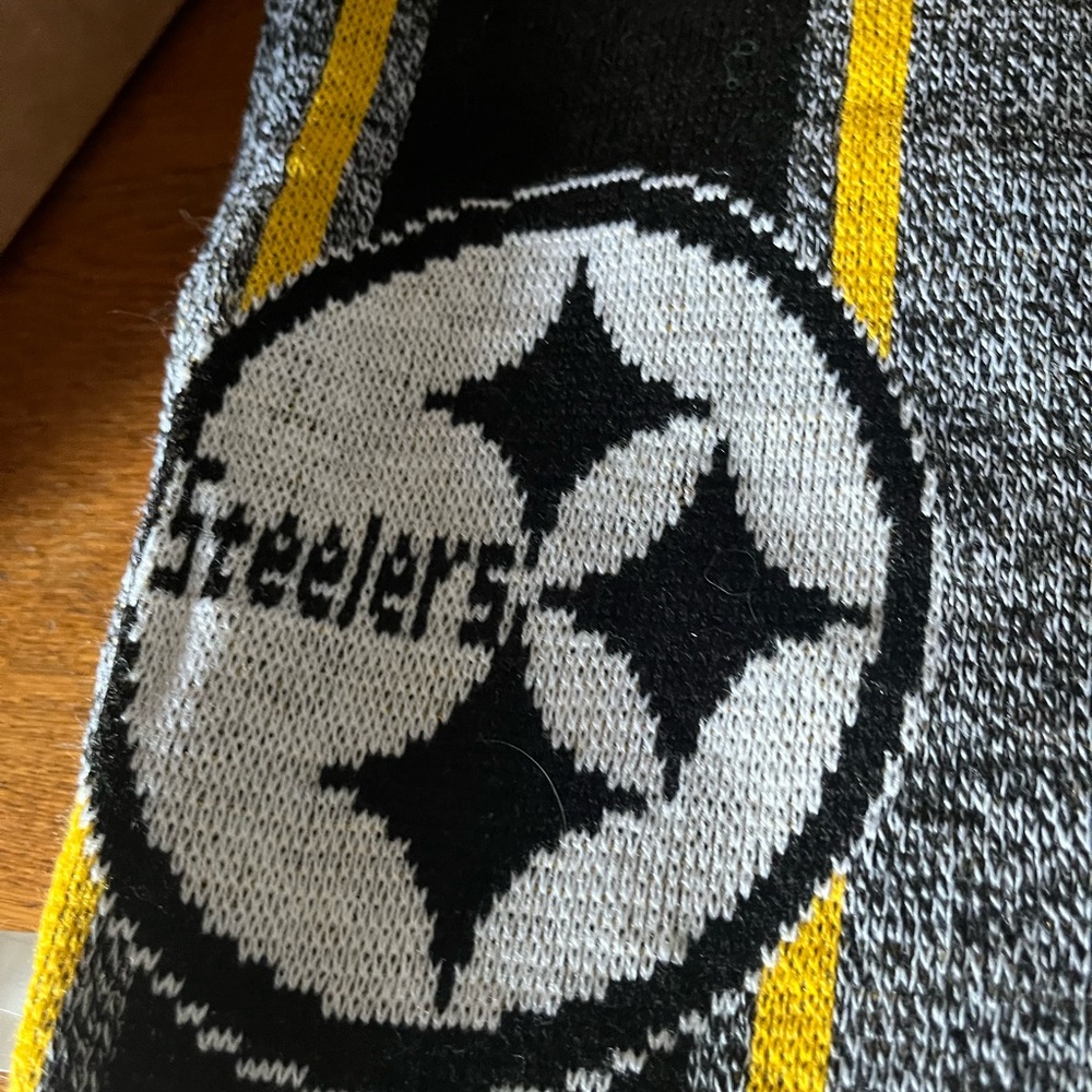 Steelers Black and Yellow Knit Scarf - Picture 3 of 7